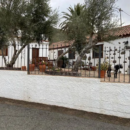 La Casa Vieja De La Montana * Santa Lucia